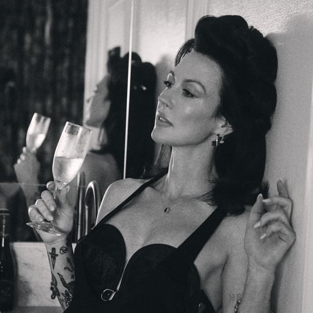 AMANDA SHIRES